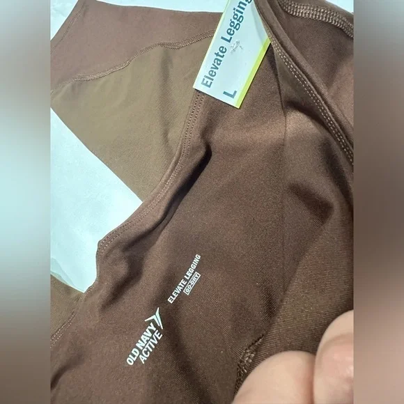 Old Navy High-Waisted Elevate Mesh-Trim Compression Size Large - Picture 5 of 14